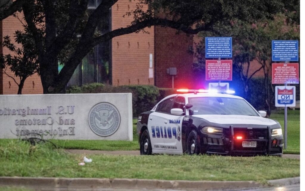 TRAGEDIA EN DALLAS: MUERE MEXICANO HERIDO EN TIROTEO CONTRA OFICINA DE ICE, ELEVANDO A DOS LAS VÍCTIMAS MORTALES